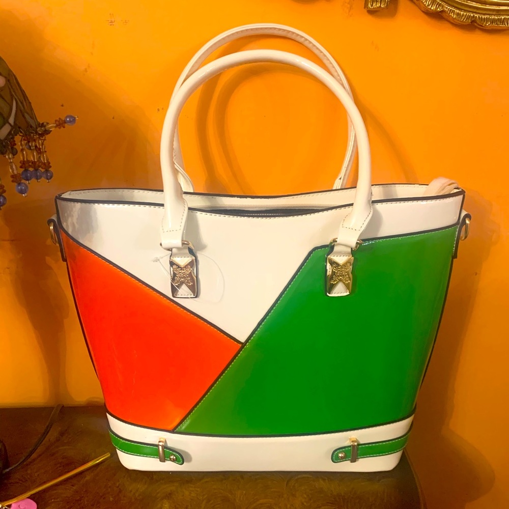 New Hype Retro Patent Tote Set!